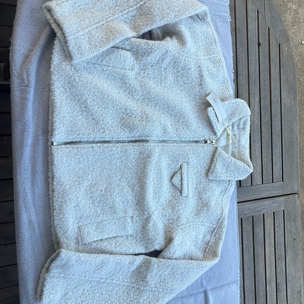 Men’s zippered cream large jacket, New!